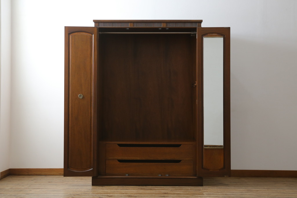 中古　美品　DREXEL HERITAGE(ドレクセルヘリテイジ)　Triune(トライユン)シリーズ　マホガニー材の木肌が美しいワードローブ(収納棚、戸棚)(R-057591)