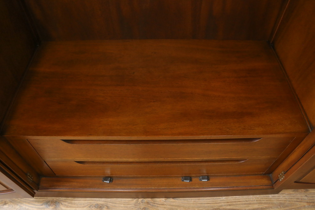 中古　美品　DREXEL HERITAGE(ドレクセルヘリテイジ)　Triune(トライユン)シリーズ　マホガニー材の木肌が美しいワードローブ(収納棚、戸棚)(R-057591)