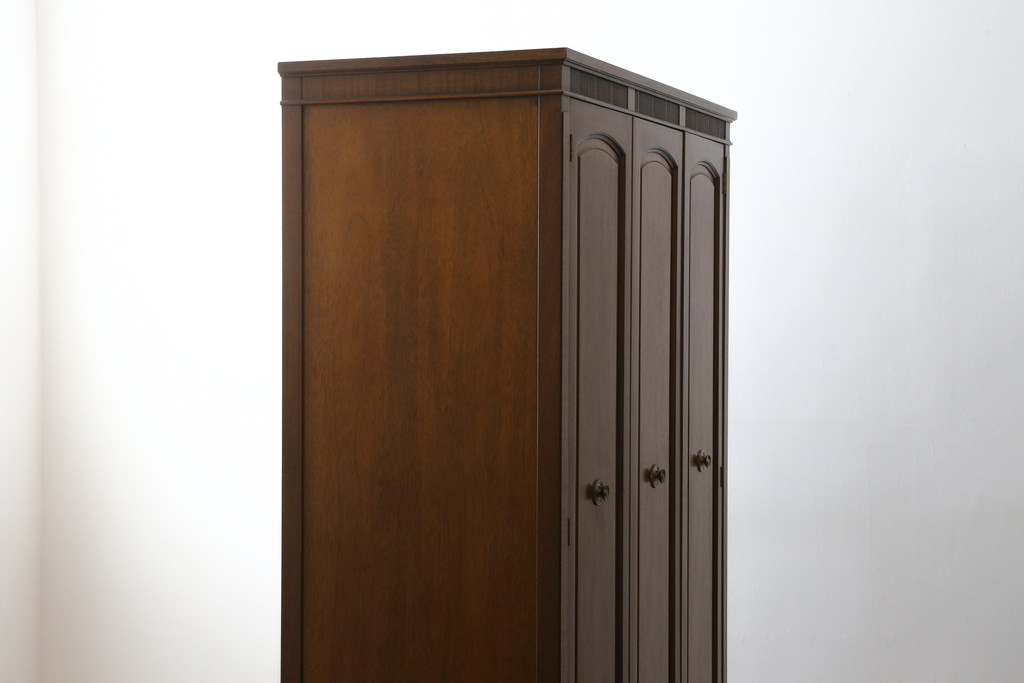 中古　美品　DREXEL HERITAGE(ドレクセルヘリテイジ)　Triune(トライユン)シリーズ　マホガニー材の木肌が美しいワードローブ(収納棚、戸棚)(R-057591)