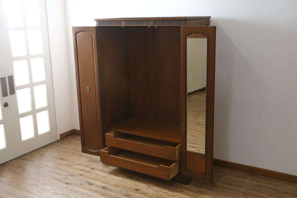 中古　美品　DREXEL HERITAGE(ドレクセルヘリテイジ)　Triune(トライユン)シリーズ　マホガニー材の木肌が美しいワードローブ(収納棚、戸棚)(R-057591)