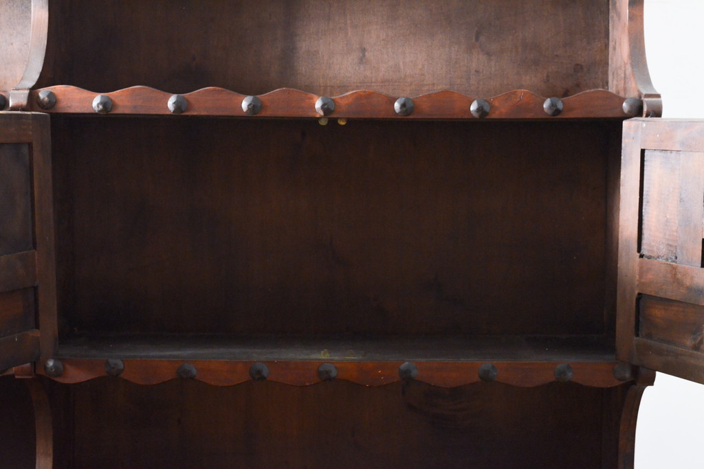 ビンテージ家具　スペイン製　デコラティブな意匠で存在感抜群のキャビネット(食器棚、飾り棚、収納棚、戸棚、ヴィンテージ)(R-056070)