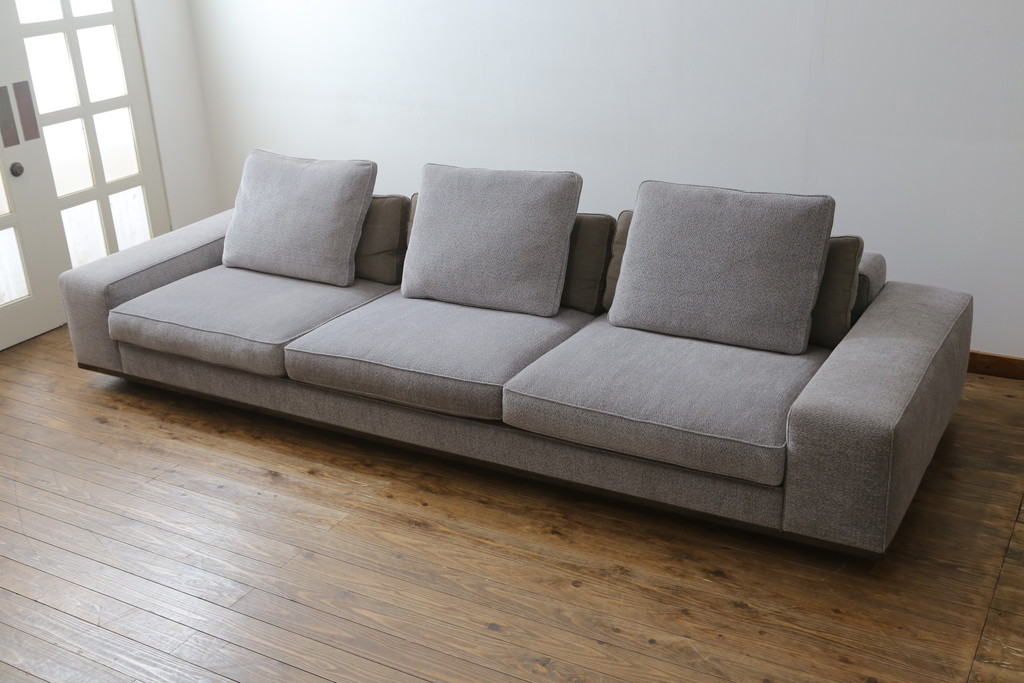 中古　イタリア　ミノッティ(Minotti)　シンプルながら洗練された佇まいの3人掛けソファ(3人掛け、3P)(定価約300万円)(R-061470)