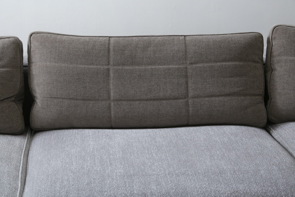 中古　イタリア　ミノッティ(Minotti)　シンプルながら洗練された佇まいの3人掛けソファ(3人掛け、3P)(定価約300万円)(R-061470)