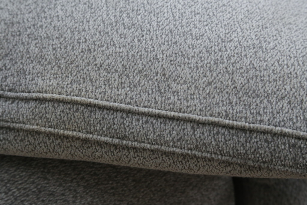 中古　イタリア　ミノッティ(Minotti)　シンプルながら洗練された佇まいの3人掛けソファ(3人掛け、3P)(定価約300万円)(R-061470)