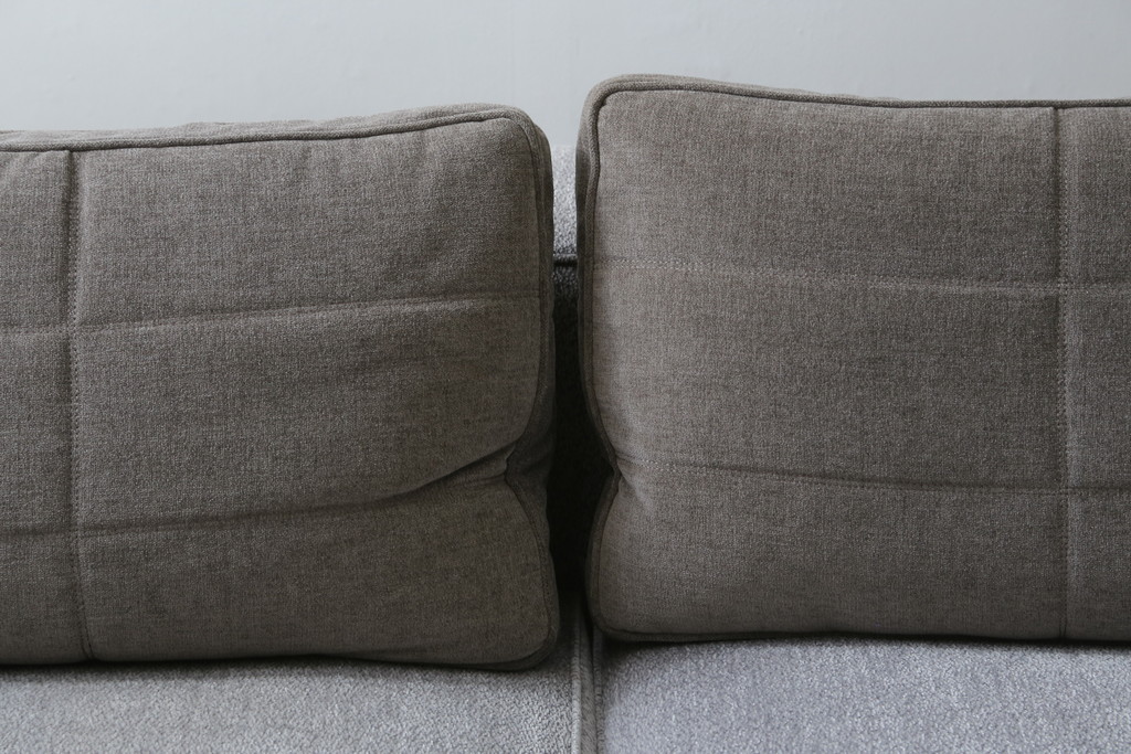 中古　イタリア　ミノッティ(Minotti)　シンプルながら洗練された佇まいの3人掛けソファ(3人掛け、3P)(定価約300万円)(R-061470)