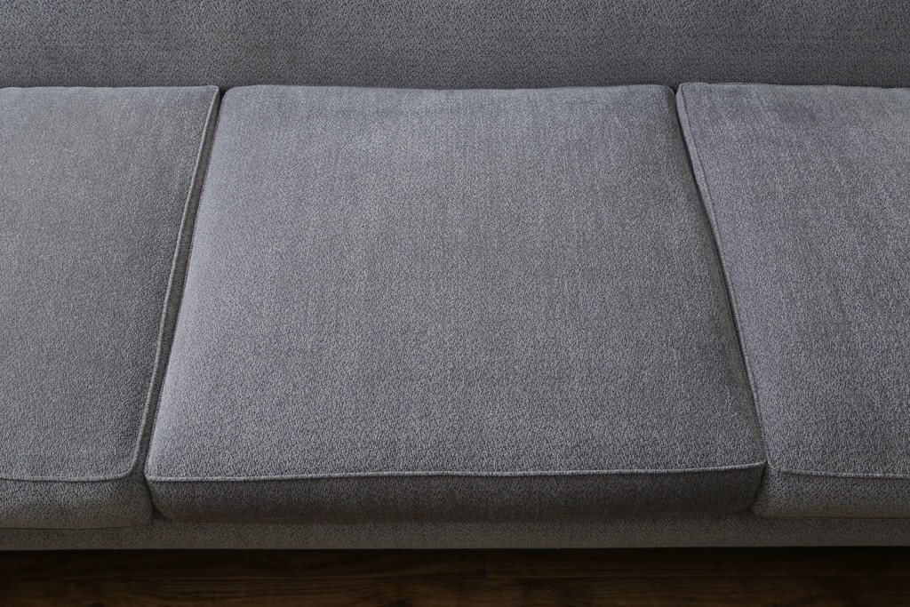 中古　イタリア　ミノッティ(Minotti)　シンプルながら洗練された佇まいの3人掛けソファ(3人掛け、3P)(定価約300万円)(R-061470)