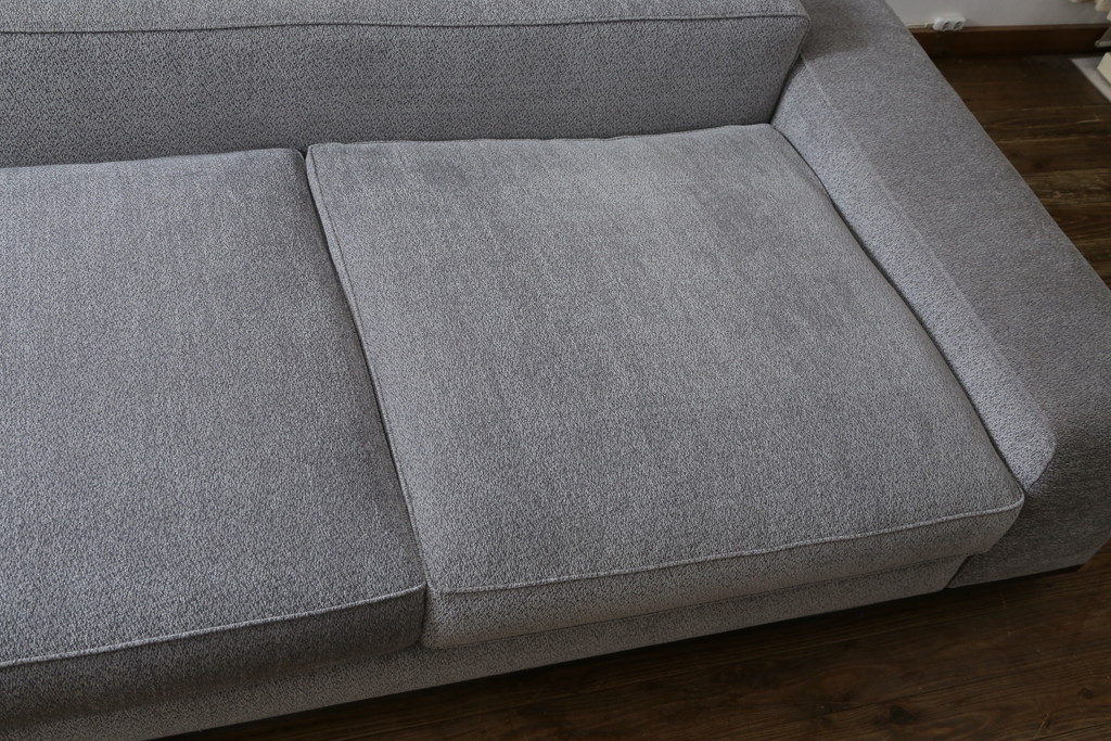 中古　イタリア　ミノッティ(Minotti)　シンプルながら洗練された佇まいの3人掛けソファ(3人掛け、3P)(定価約300万円)(R-061470)