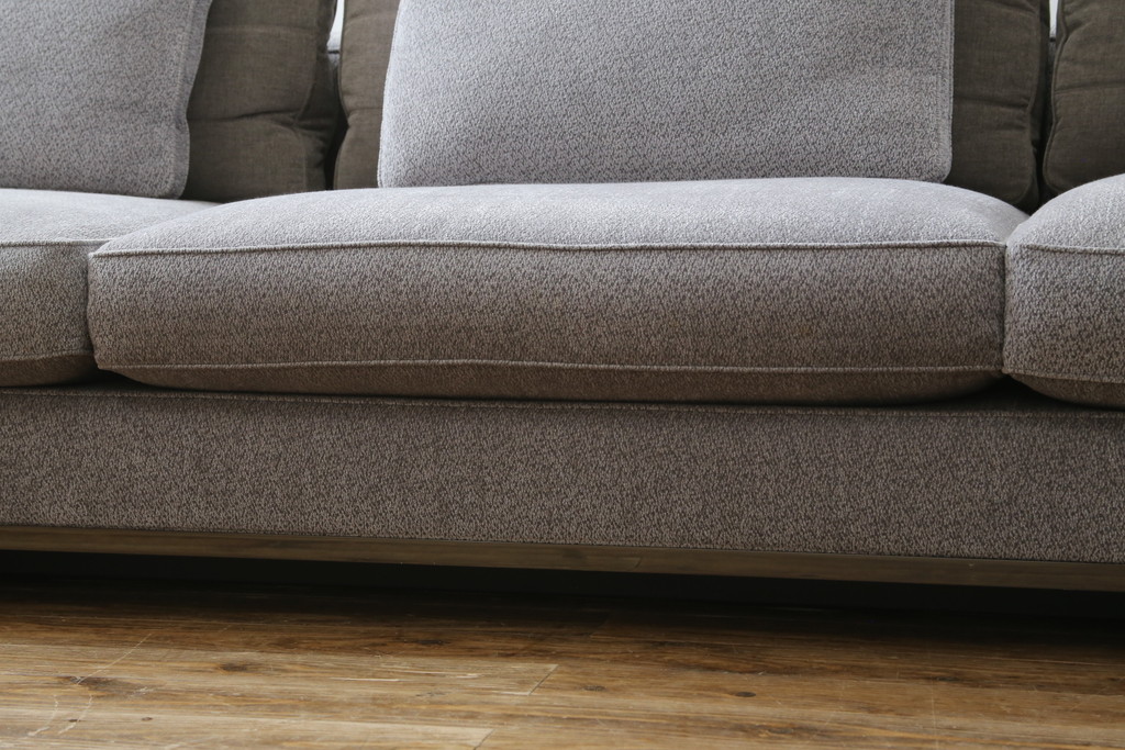 中古　イタリア　ミノッティ(Minotti)　シンプルながら洗練された佇まいの3人掛けソファ(3人掛け、3P)(定価約300万円)(R-061470)