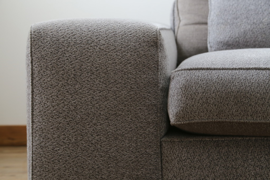 中古　イタリア　ミノッティ(Minotti)　シンプルながら洗練された佇まいの3人掛けソファ(3人掛け、3P)(定価約300万円)(R-061470)