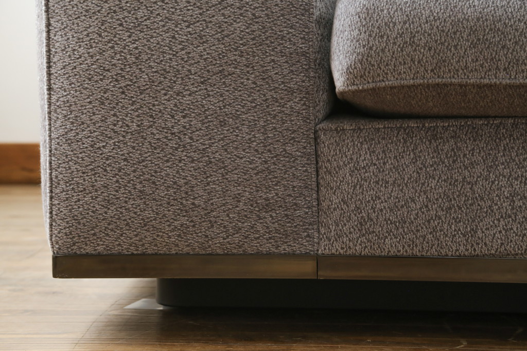 中古　イタリア　ミノッティ(Minotti)　シンプルながら洗練された佇まいの3人掛けソファ(3人掛け、3P)(定価約300万円)(R-061470)