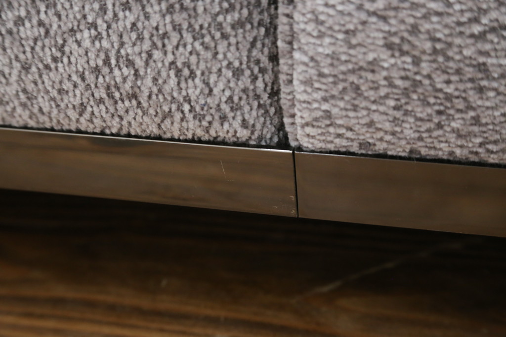 中古　イタリア　ミノッティ(Minotti)　シンプルながら洗練された佇まいの3人掛けソファ(3人掛け、3P)(定価約300万円)(R-061470)