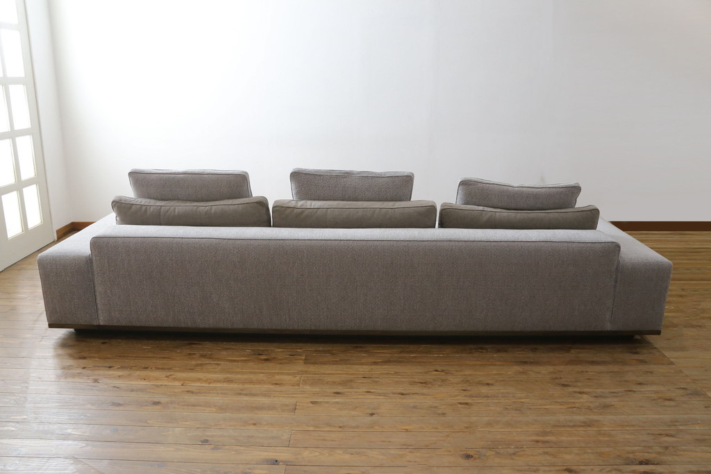 中古　イタリア　ミノッティ(Minotti)　シンプルながら洗練された佇まいの3人掛けソファ(3人掛け、3P)(定価約300万円)(R-061470)