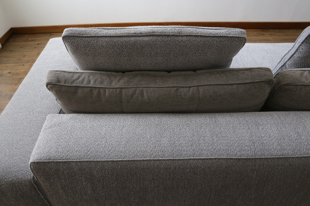 中古　イタリア　ミノッティ(Minotti)　シンプルながら洗練された佇まいの3人掛けソファ(3人掛け、3P)(定価約300万円)(R-061470)