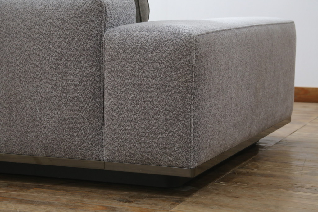 中古　イタリア　ミノッティ(Minotti)　シンプルながら洗練された佇まいの3人掛けソファ(3人掛け、3P)(定価約300万円)(R-061470)