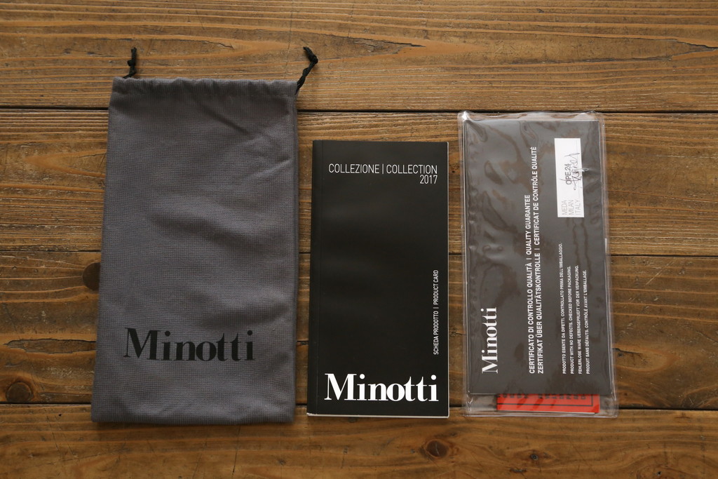 中古　イタリア　ミノッティ(Minotti)　シンプルながら洗練された佇まいの3人掛けソファ(3人掛け、3P)(定価約300万円)(R-061470)
