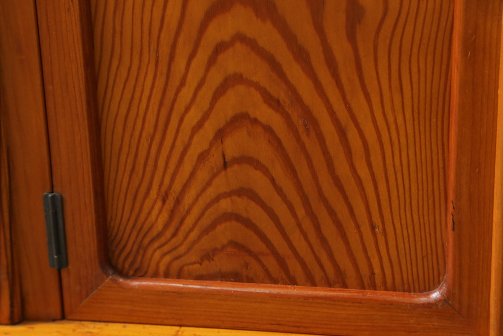 和製ビンテージ　美品　高級品　松材　職人技が光る!指物の飾り棚(茶棚、茶箪笥、収納棚、ヴィンテージ)(R-058556)