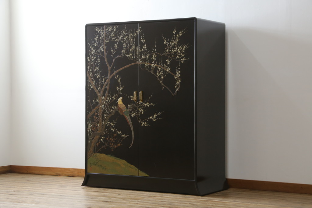 中古　香川漆器　伝統工芸士・小松庄一作　かくし付き　漆絵　桐材　梅鳥図　雅やかな漆絵が気品を感じる衣装箪笥(着物箪笥、収納箪笥、引き出し、桐箪笥、和たんす)(R-079730)
