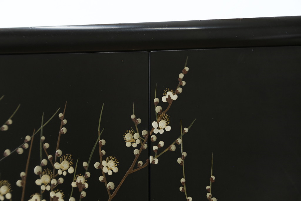 中古　香川漆器　伝統工芸士・小松庄一作　かくし付き　漆絵　桐材　梅鳥図　雅やかな漆絵が気品を感じる衣装箪笥(着物箪笥、収納箪笥、引き出し、桐箪笥、和たんす)(R-079730)
