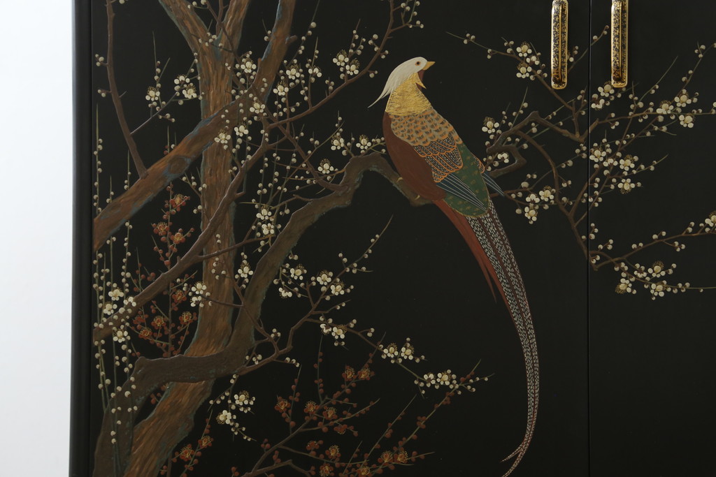 中古　香川漆器　伝統工芸士・小松庄一作　かくし付き　漆絵　桐材　梅鳥図　雅やかな漆絵が気品を感じる衣装箪笥(着物箪笥、収納箪笥、引き出し、桐箪笥、和たんす)(R-079730)