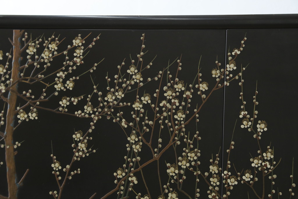 中古　香川漆器　伝統工芸士・小松庄一作　かくし付き　漆絵　桐材　梅鳥図　雅やかな漆絵が気品を感じる衣装箪笥(着物箪笥、収納箪笥、引き出し、桐箪笥、和たんす)(R-079730)