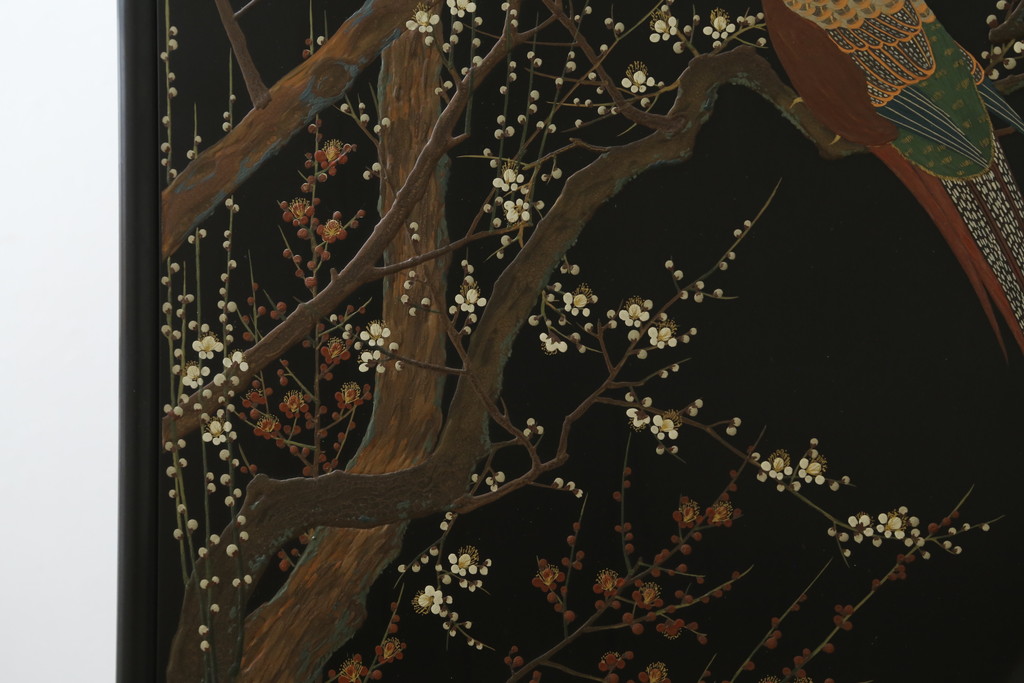 中古　香川漆器　伝統工芸士・小松庄一作　かくし付き　漆絵　桐材　梅鳥図　雅やかな漆絵が気品を感じる衣装箪笥(着物箪笥、収納箪笥、引き出し、桐箪笥、和たんす)(R-079730)