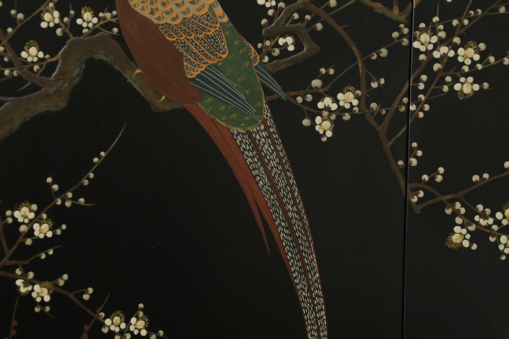 中古　香川漆器　伝統工芸士・小松庄一作　かくし付き　漆絵　桐材　梅鳥図　雅やかな漆絵が気品を感じる衣装箪笥(着物箪笥、収納箪笥、引き出し、桐箪笥、和たんす)(R-079730)