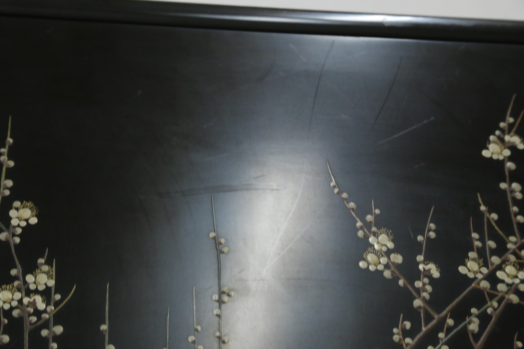 中古　香川漆器　伝統工芸士・小松庄一作　かくし付き　漆絵　桐材　梅鳥図　雅やかな漆絵が気品を感じる衣装箪笥(着物箪笥、収納箪笥、引き出し、桐箪笥、和たんす)(R-079730)