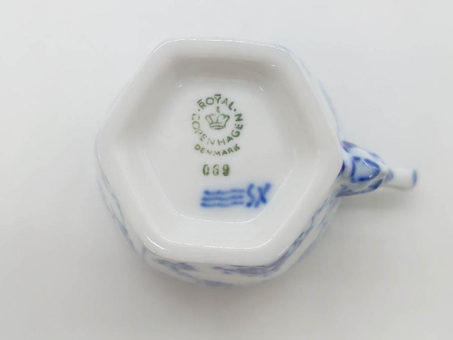 デンマーク　ROYAL　COPENHAGEN(ロイヤルコペンハーゲン)　ブルーフルーテッド　フルレース　ペア　繊細なレースの縁取りが豪華で上品な雰囲気を醸し出すコーヒーカップ&ソーサー2客セット(洋食器、C&S)(定価約110000円)(R-074883)