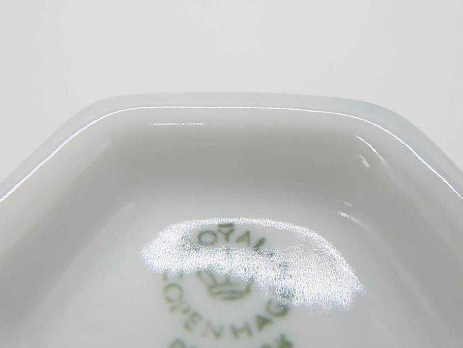 デンマーク　ROYAL　COPENHAGEN(ロイヤルコペンハーゲン)　ブルーフルーテッド　フルレース　ペア　繊細なレースの縁取りが豪華で上品な雰囲気を醸し出すコーヒーカップ&ソーサー2客セット(洋食器、C&S)(定価約110000円)(R-074883)