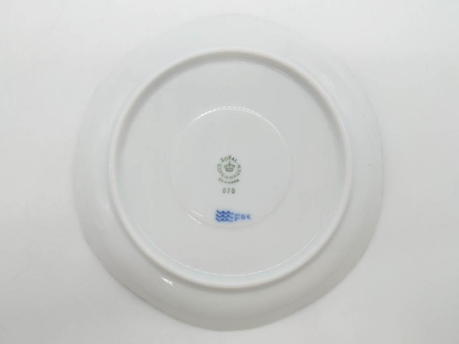 デンマーク　ROYAL　COPENHAGEN(ロイヤルコペンハーゲン)　ブルーフルーテッド　フルレース　ペア　繊細なレースの縁取りが豪華で上品な雰囲気を醸し出すコーヒーカップ&ソーサー2客セット(洋食器、C&S)(定価約110000円)(R-074883)