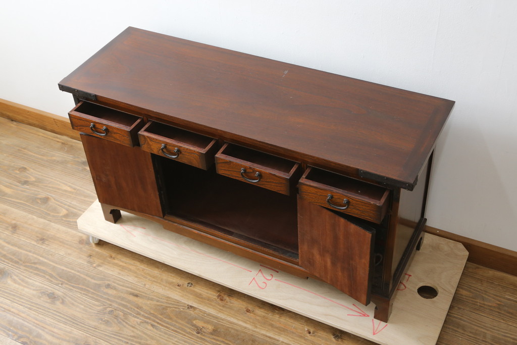 中古　美品　韓国工芸家具　モリジャン　重厚感のある金具とオリエンタルな雰囲気が魅力的なサイドボード(収納棚、戸棚、引き出し)(R-081253)