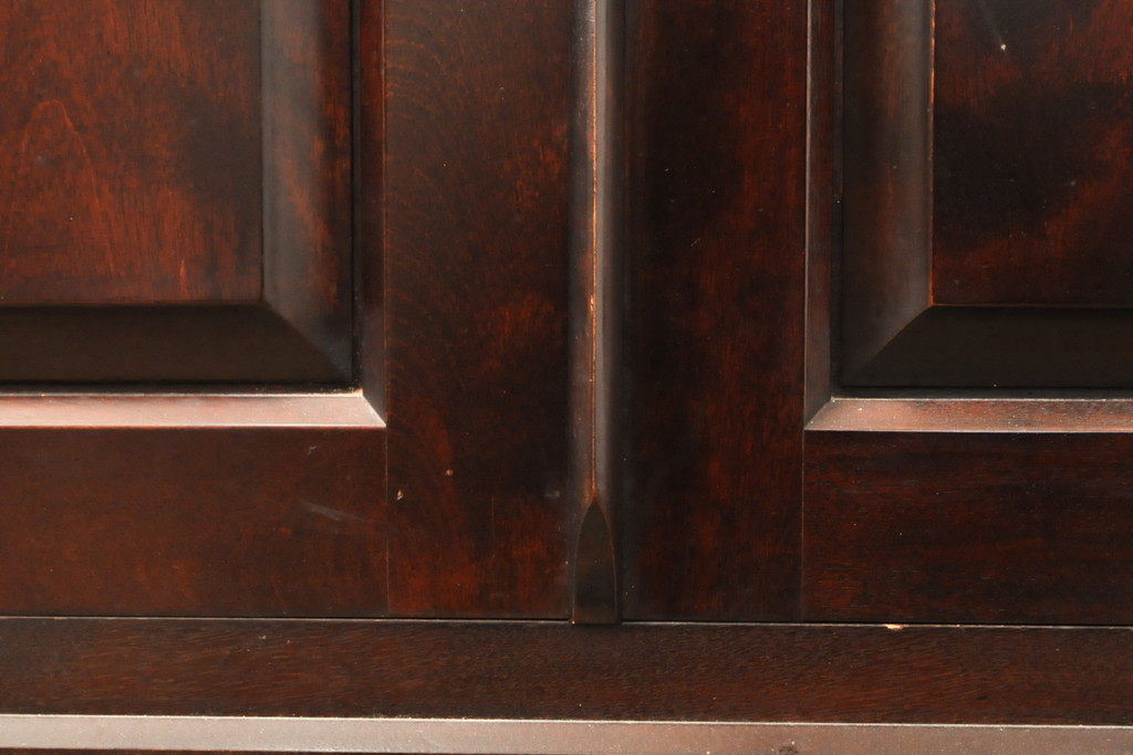 中古　美品　国産民芸家具　ガラス引き戸・開き戸付き!上質な作りの食器棚(キャビネット、カップボード、収納棚、戸棚)(R-055937)