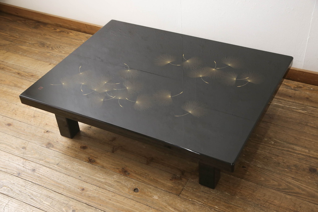 中古　漆塗り　わたげ　沈金の美しさが際立つ座卓(ローテーブル、センターテーブル)(R-065887)