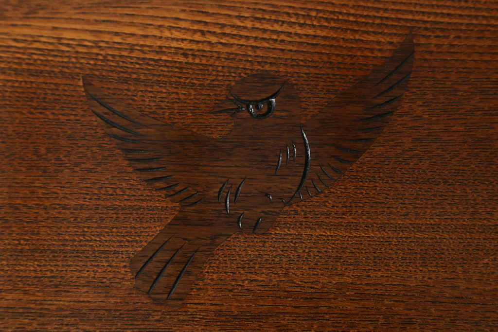 和製ビンテージ　高級品!!　総欅(ケヤキ)材　鳥の木画象嵌入り　1枚板の重厚感ある佇まいが魅力の座卓(ローテーブル、センターテーブル、一枚板、ヴィンテージ)(R-068754)