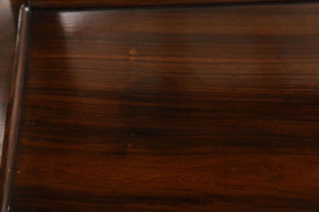 ビンテージ　指物家具　総漆塗り　木のぬくもりが感じられる総紫檀(シタン)材の飾り棚(ヴィンテージ、茶棚、違い棚)(R-060277)