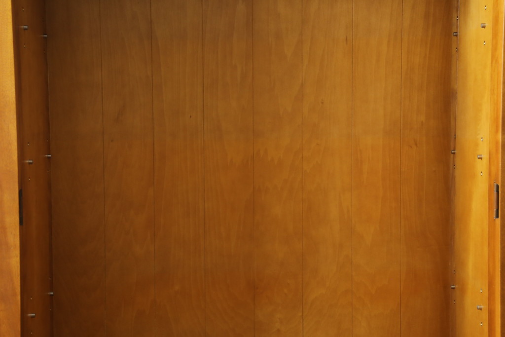 中古　美品　横浜ダニエル(daniel)　温かみのある木の色合いが魅力的なキャビネット(カップボード、食器棚、戸棚、収納棚、飾り棚)(R-073525)