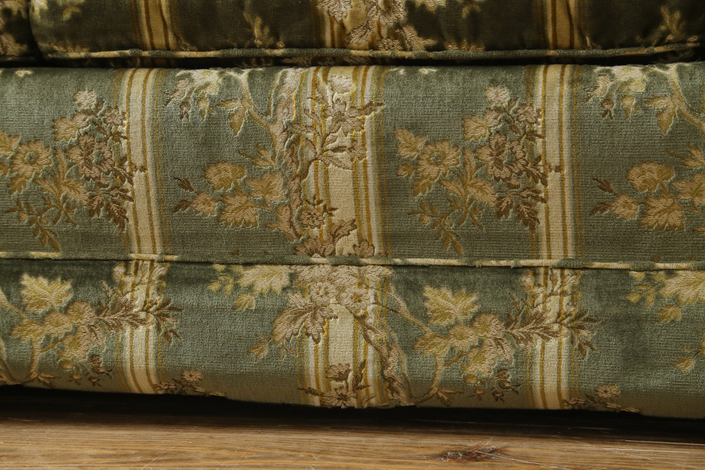中古　美品　DREXEL HERITAGE(ドレクセルヘリテイジ)　クラシカルな雰囲気を醸し出す3人掛けソファ(三人掛けソファ、3P)(R-061906)