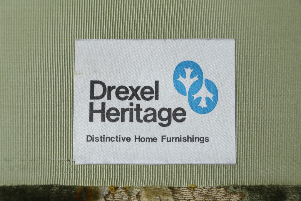 中古　美品　DREXEL HERITAGE(ドレクセルヘリテイジ)　クラシカルな雰囲気を醸し出す3人掛けソファ(三人掛けソファ、3P)(R-061906)