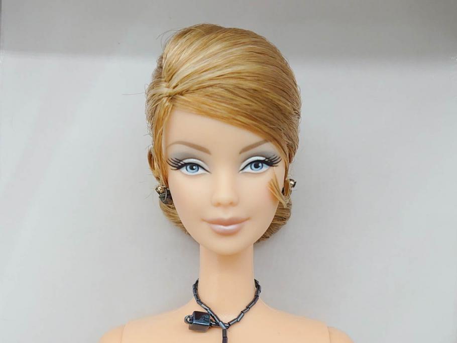 GIORGIO ARMANI BARBIE DOLL(ジョルジオ アルマーニ バービー人形)　高さ 約30cm　エレガントな雰囲気が魅力の人形(LIMITED EDITION 、リミテッドエディション、COLLECTIBLES、共箱付き)(R-081005)