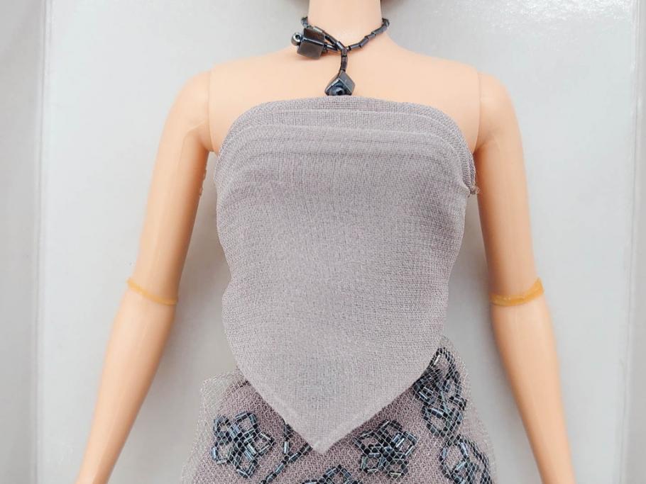 GIORGIO ARMANI BARBIE DOLL(ジョルジオ アルマーニ バービー人形)　高さ 約30cm　エレガントな雰囲気が魅力の人形(LIMITED EDITION 、リミテッドエディション、COLLECTIBLES、共箱付き)(R-081005)