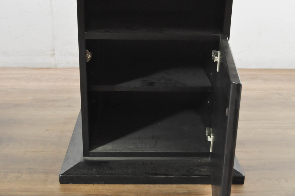 中古　ブランド家具　特注　オーダー品　天板極厚　タモ材　無垢　ブラックとナチュラルカラーのコントラストが素敵な組み立て式収納付きの特大テーブル(ダイニングテーブル、4人掛け、6人掛け、作業台、食卓、店舗什器)(定価約70万円)(R-080307)