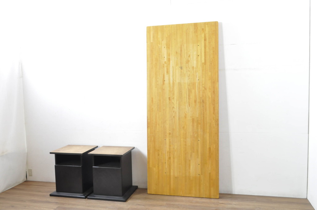 中古　ブランド家具　特注　オーダー品　天板極厚　タモ材　無垢　ブラックとナチュラルカラーのコントラストが素敵な組み立て式収納付きの特大テーブル(ダイニングテーブル、4人掛け、6人掛け、作業台、食卓、店舗什器)(定価約70万円)(R-080307)