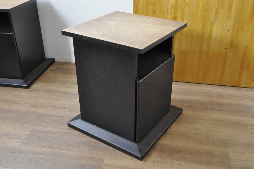 中古　ブランド家具　特注　オーダー品　天板極厚　タモ材　無垢　ブラックとナチュラルカラーのコントラストが素敵な組み立て式収納付きの特大テーブル(ダイニングテーブル、4人掛け、6人掛け、作業台、食卓、店舗什器)(定価約70万円)(R-080307)