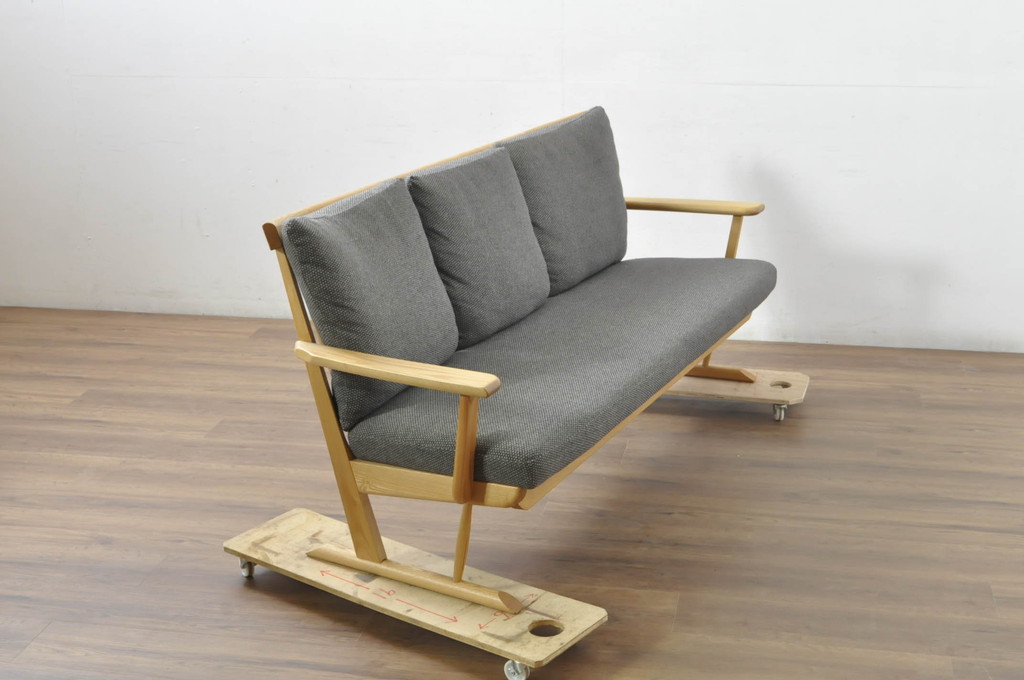 中古　ブランド家具　ナガノインテリア　シンプルなデザインが取り入れやすい3人掛けソファ(三人掛け、3Pソファ)(定価約18万円)(R-080327)