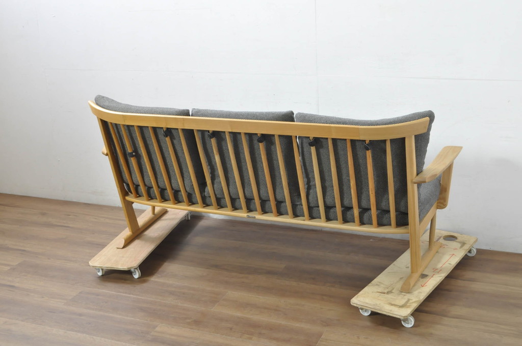中古　ブランド家具　ナガノインテリア　シンプルなデザインが取り入れやすい3人掛けソファ(三人掛け、3Pソファ)(定価約18万円)(R-080327)
