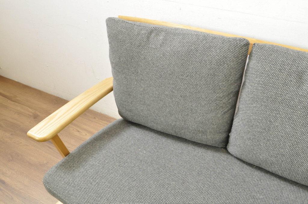 中古　ブランド家具　ナガノインテリア　シンプルなデザインが取り入れやすい3人掛けソファ(三人掛け、3Pソファ)(定価約18万円)(R-080327)