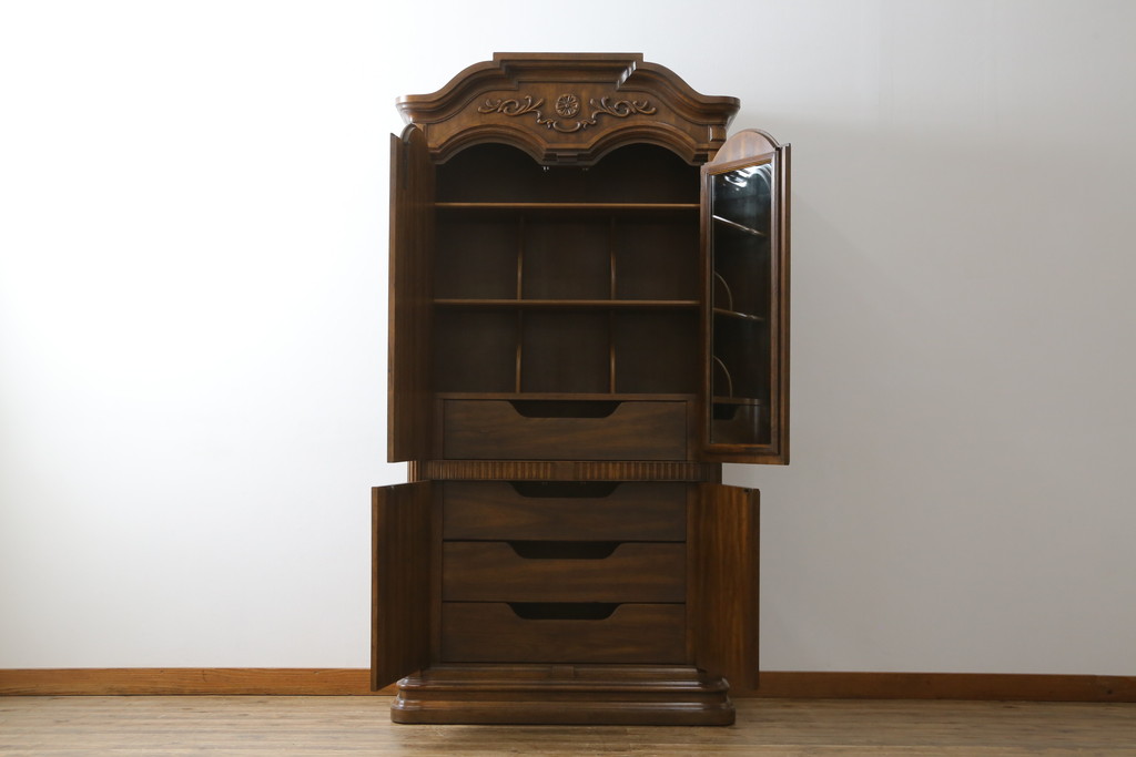 中古　美品　希少モデル　DREXEL HERITAGE(ドレクセルヘリテイジ)　Cameo Classics(キャメオクラシックス)　曲線的なデザインが優美な雰囲気を醸し出すキャビネット(収納棚、戸棚、ワードローブ)(R-058848)