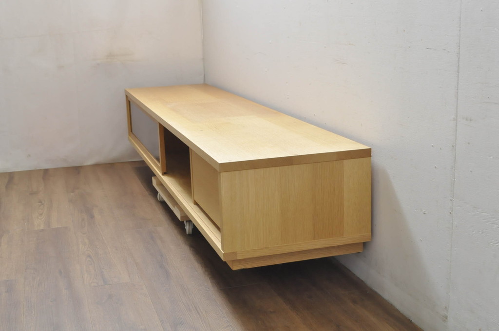 中古　ブランド家具　アクタス取り扱い　特注モデル　オーク材　シンプルなデザインが取り入れやすいテレビ台(リビングボード、テレビボード、収納棚、引き出し)(定価約25万円)(R-080310)