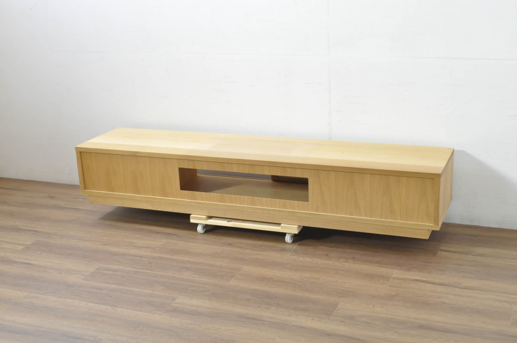 中古　ブランド家具　アクタス取り扱い　特注モデル　オーク材　シンプルなデザインが取り入れやすいテレビ台(リビングボード、テレビボード、収納棚、引き出し)(定価約25万円)(R-080310)