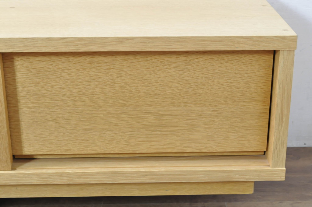 中古　ブランド家具　アクタス取り扱い　特注モデル　オーク材　シンプルなデザインが取り入れやすいテレビ台(リビングボード、テレビボード、収納棚、引き出し)(定価約25万円)(R-080310)